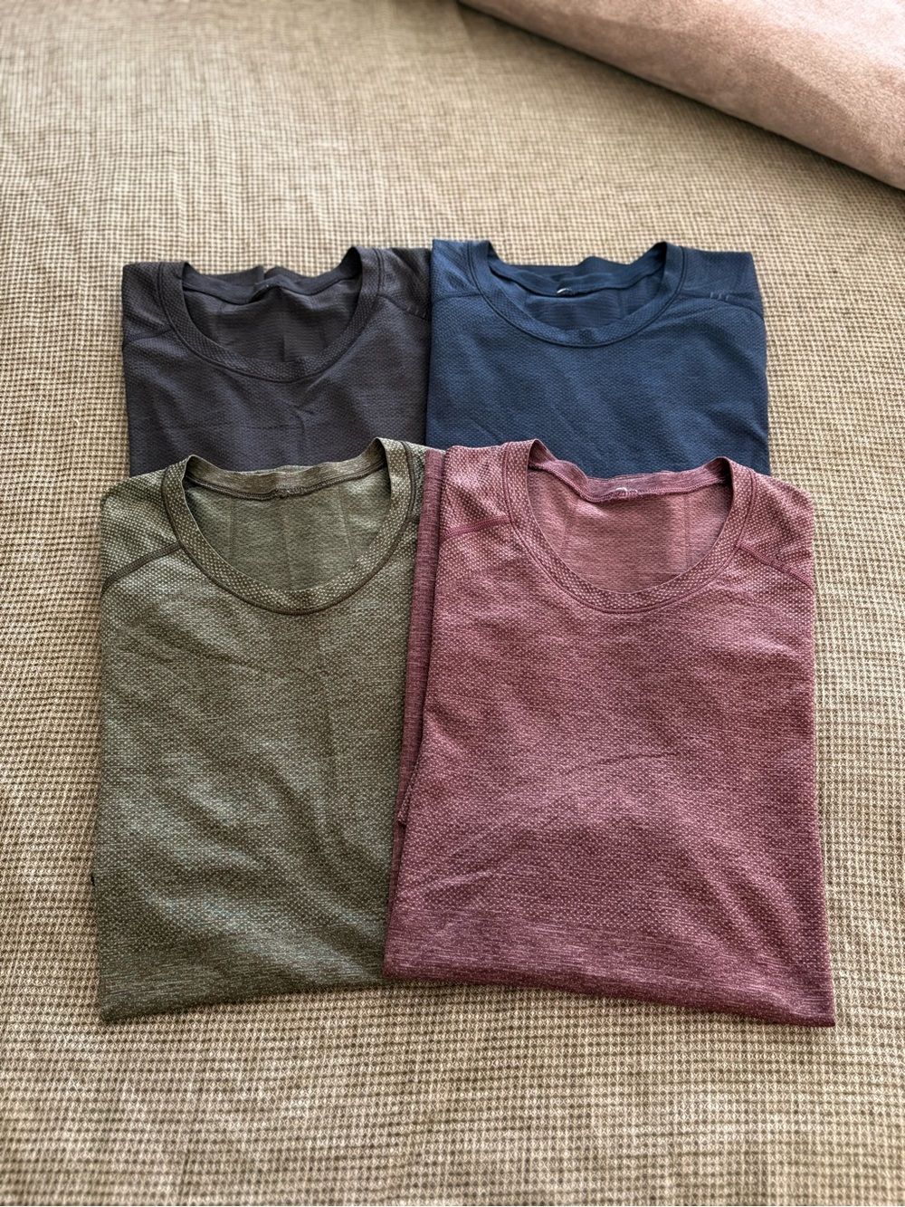 (4) Lulu Metal Vent Tech Short Sleeve T-Shirt Bundle